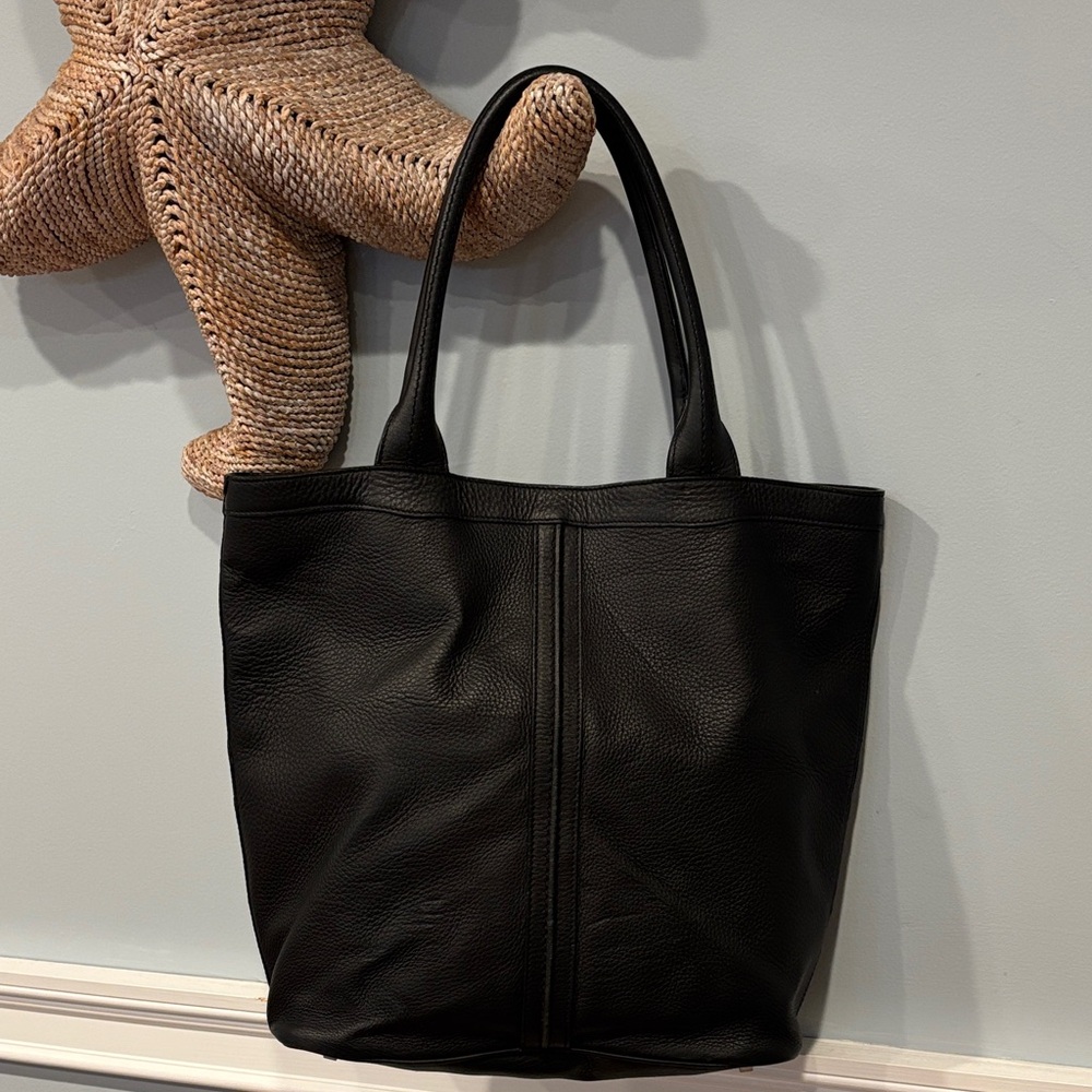 Valextra Elegant Black Leather Tote Bag Made in Italy